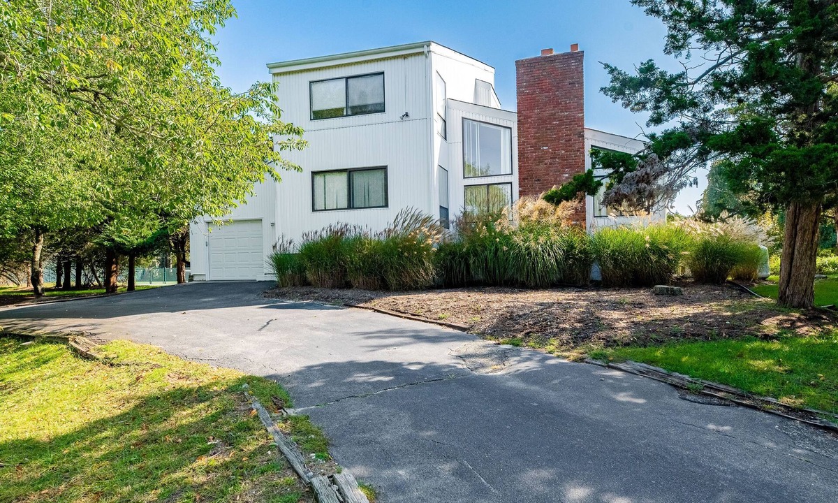 Westhampton Beach House | Dog-friendly modern home with private pool and tennis court, grill, W/D, & AC