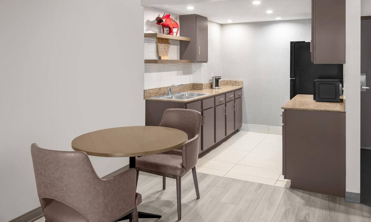 Bentonville - Fayetteville Hotel | DoubleTree by Hilton Springdale