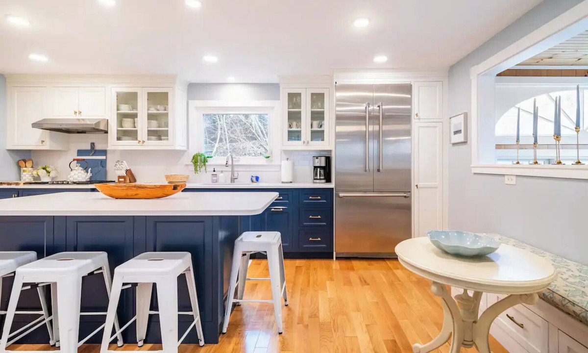 Chatham House | Downtown Chatham Gem – Walk to Beach, Shops, C.B.I, & Dining Family-Friendly!