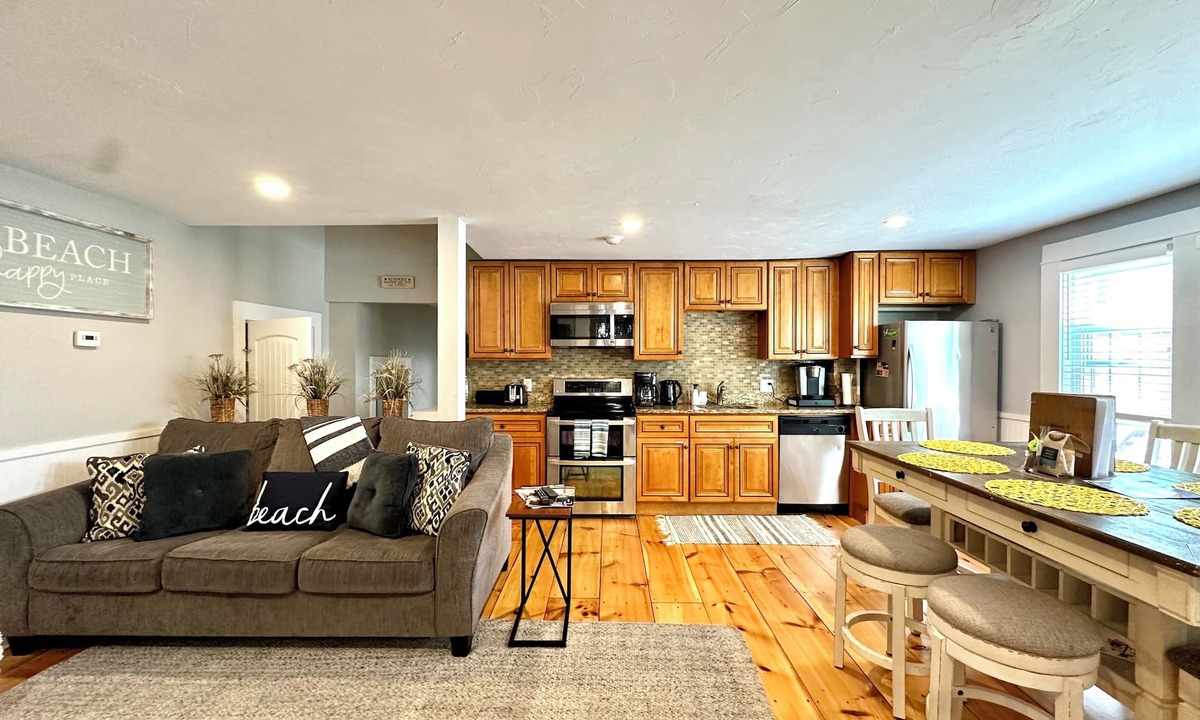 Fifth Ward Condo | Downtown Condo on Thames Street