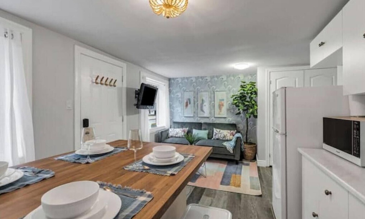 Cornwall Apartment | Downtown Vista: 5mins to Water Pet Free Prking