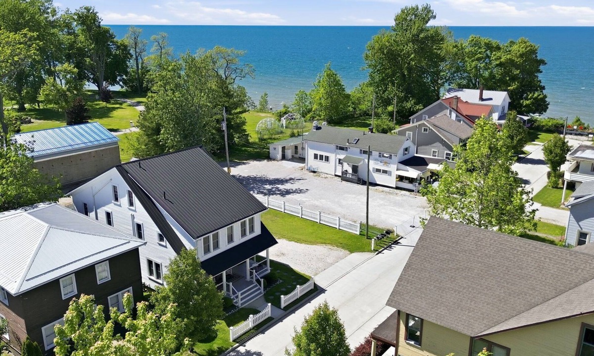 Geneva-on-the-Lake House | Dragonfly Guest House - Heart of GOTL