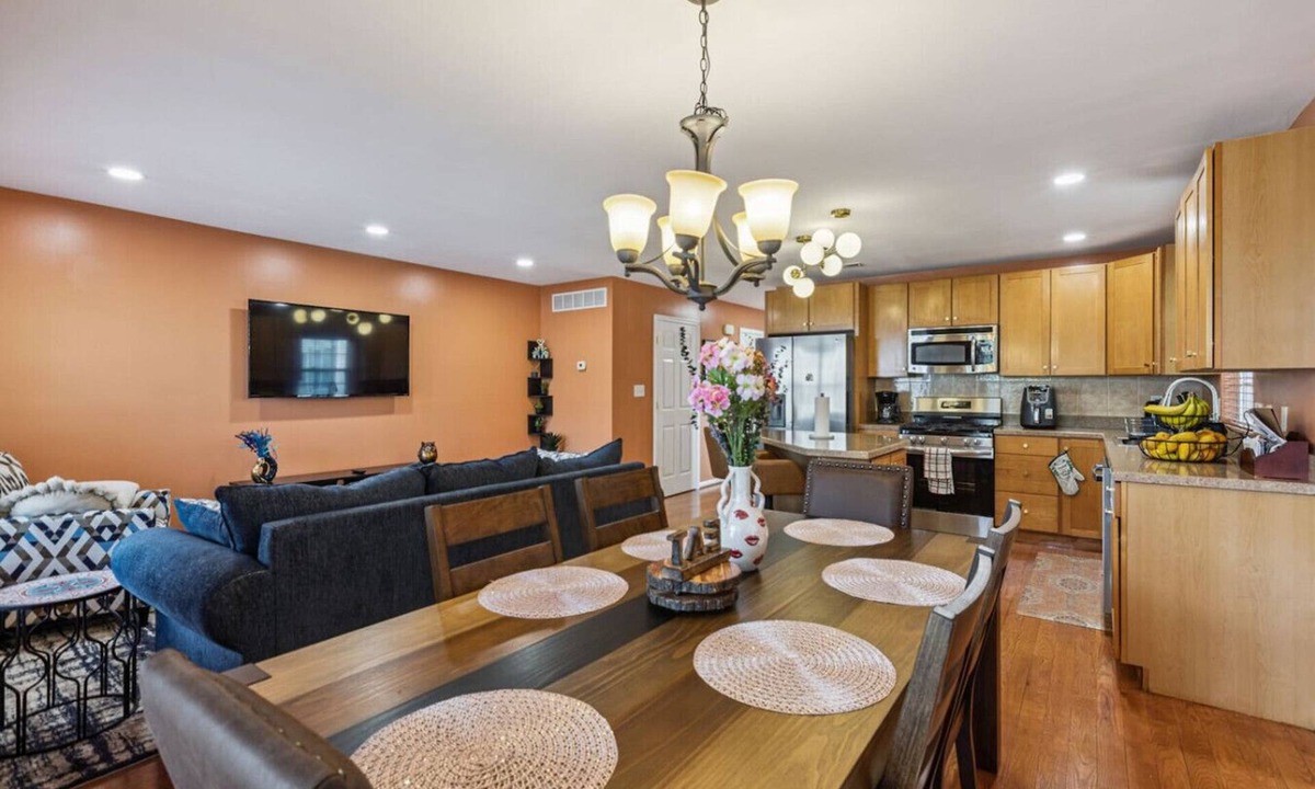 Drexel Hill House | Drexel Hill Iconic Suburban Retreat