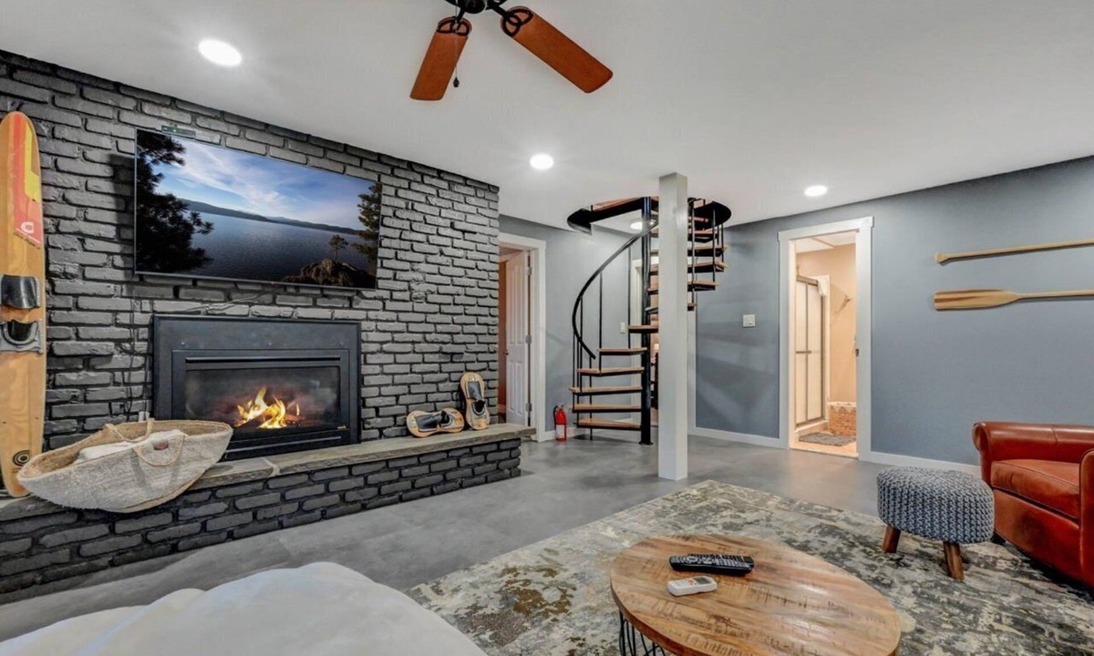 Hamlin House | Eagle View Retreat Panoramic Lakefront Escape