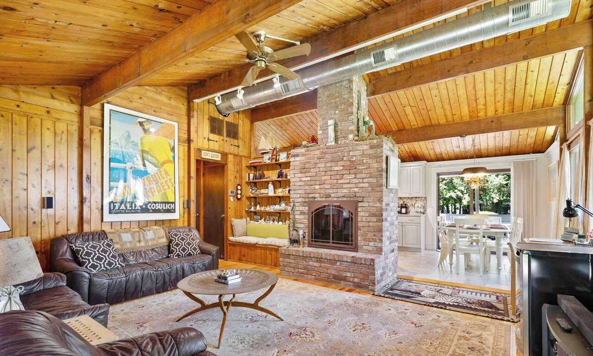East Marion House | East Marion 3BR Cottage | Fireplace, Deck, Beach Access, Near Greenport