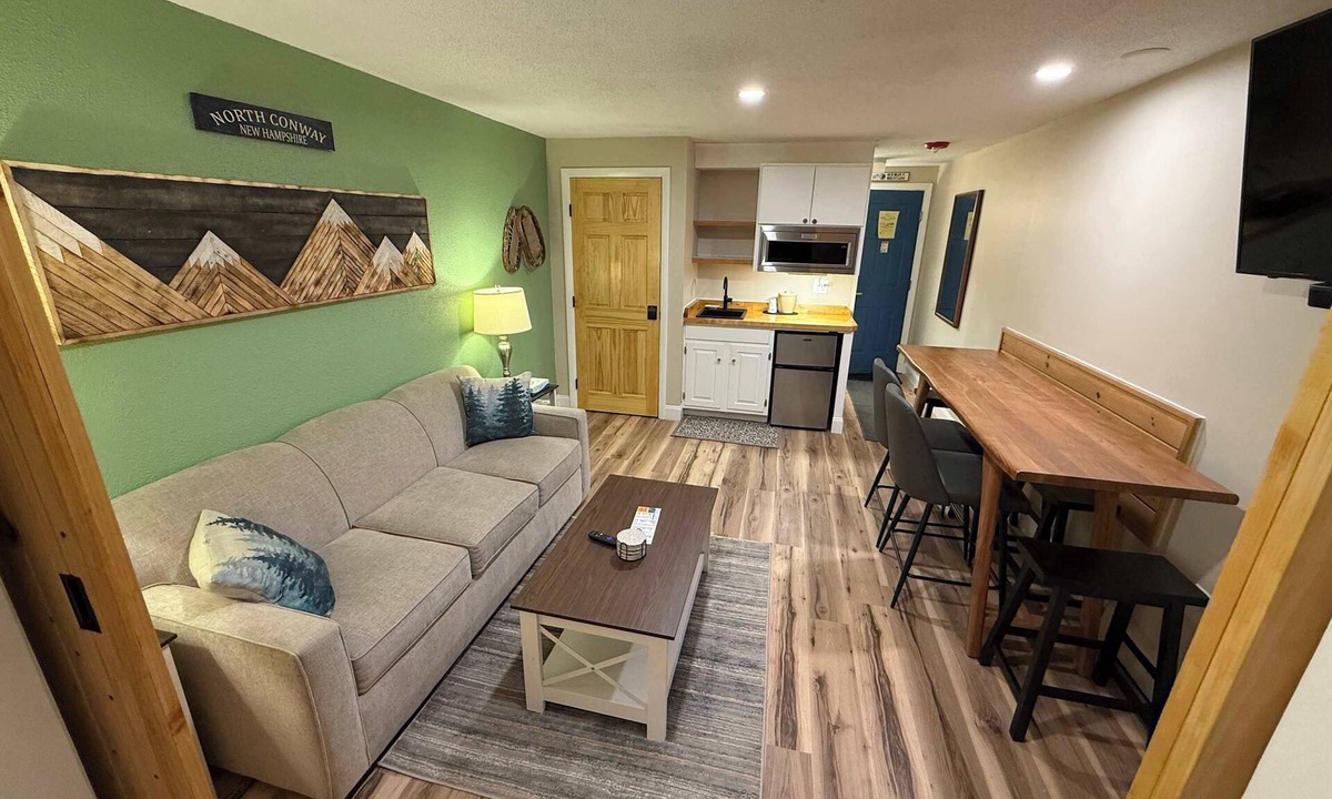 North Conway Condo | Eastern Inn Evergreen Suite