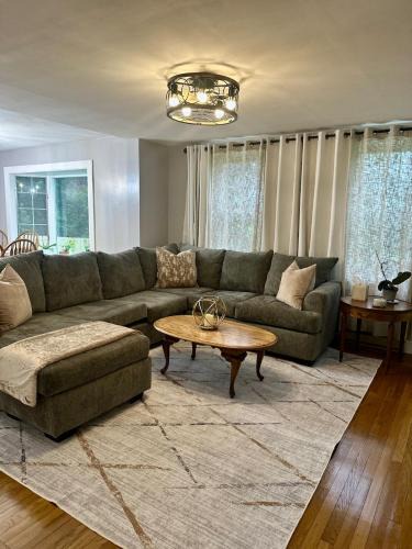 Newport East House | Easton View Retreat