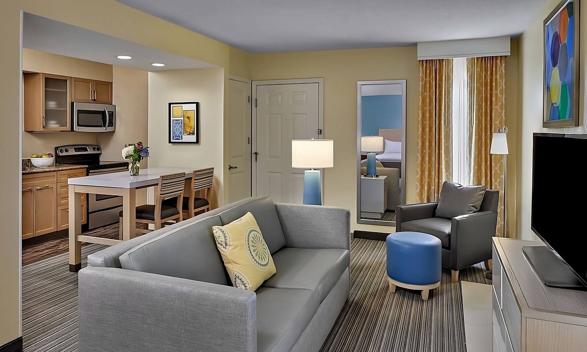 Middleburg Heights Hotel | Easy Access to Cleveland Hopkins In'tl Airport! Spacious Suite w/Full Kitchen