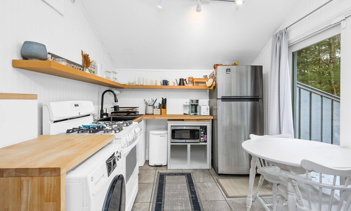 Popponesset Cottage | Easy Family Stay Steps from Popponesset