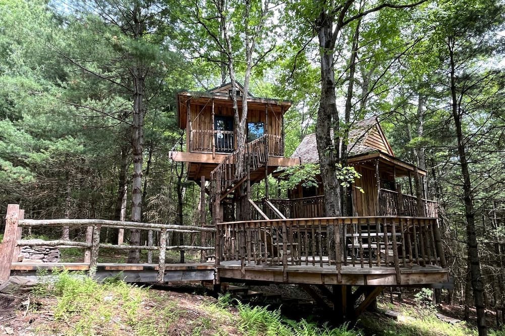 Sparrow Bush Cabin | Eco-Friendly, Abstract Treehouse Surrounded by Wildlife and Hiking Trails For a Special Getaway in Sparrow Bush, New York
