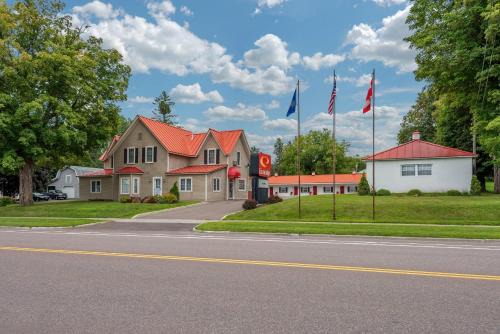 St. Albans Cabin | Econo Lodge Saint Albans