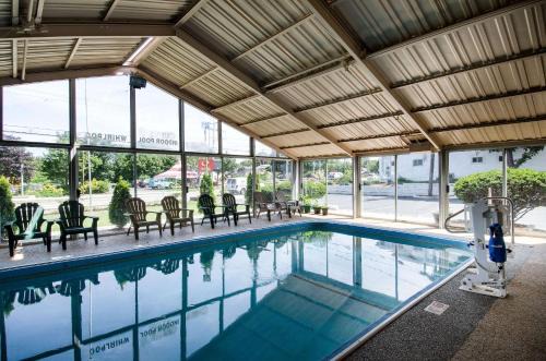 West Yarmouth Cabin | Econo Lodge West Yarmouth-Hyannis Cape Cod
