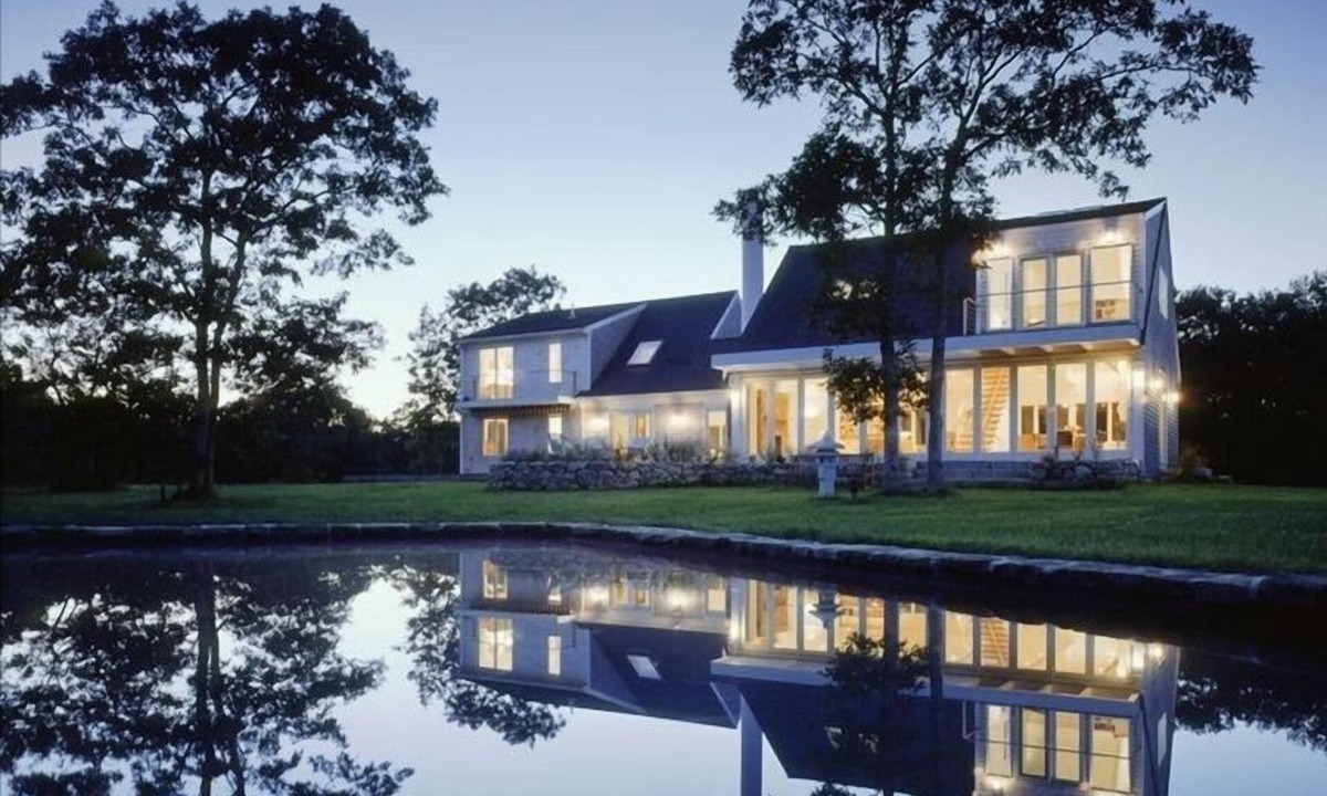 Edgartown House | Edgartown luxury with pickleball, heated pool,kayaks,motorboat,pets ok