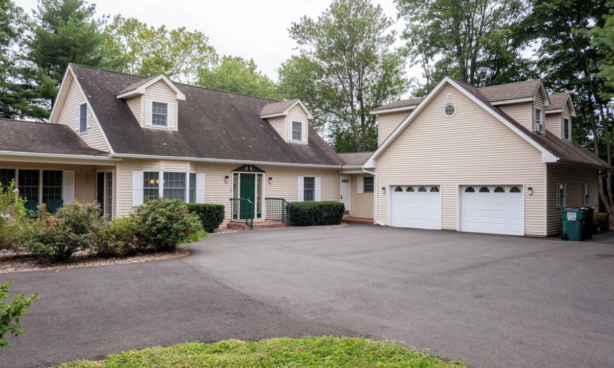 Newburgh House | Edna's Place at Meadow Hill