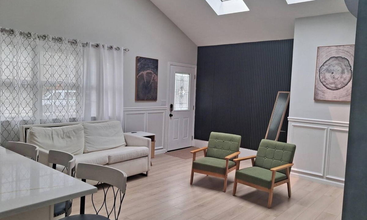 Uniondale Apartment | Elegant 3 bedroom, 2 full bathroom in Uniondale