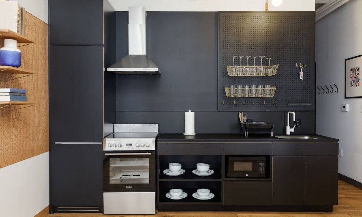 Financial District Apartment | Elegant Apartment Near Subway | Cook, Explore & Unwind in NYC Comfort