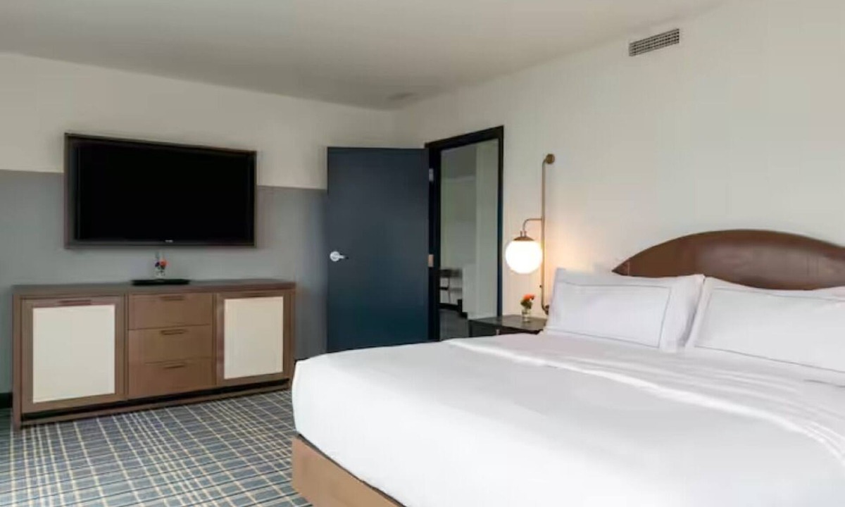 Canandaigua Hotel | Elegant Getaway with Hot Tub, Pool & Scenic Views l Near Canandaigua Lake Trails