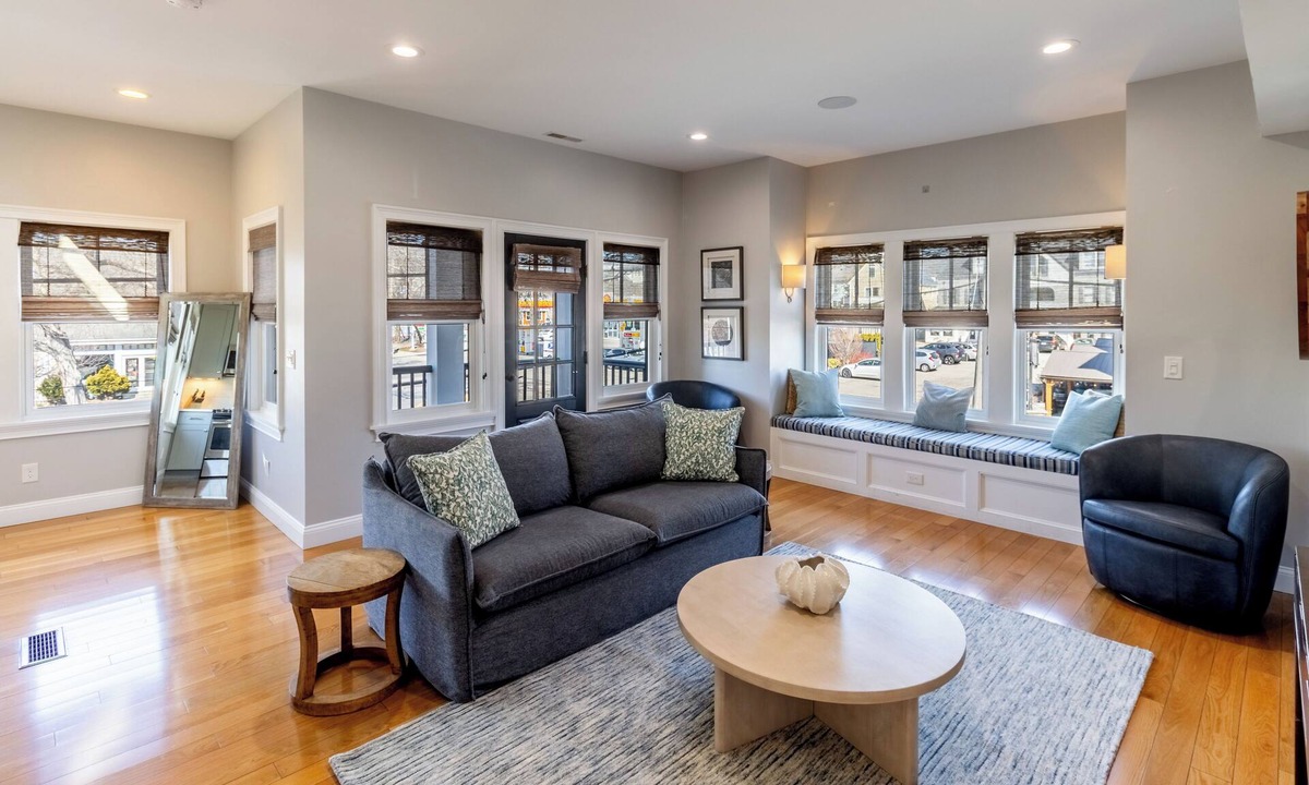 Fifth Ward Condo | Elegant Home Walking Distance To Newport Harbor, Brenton Point and Downtown
