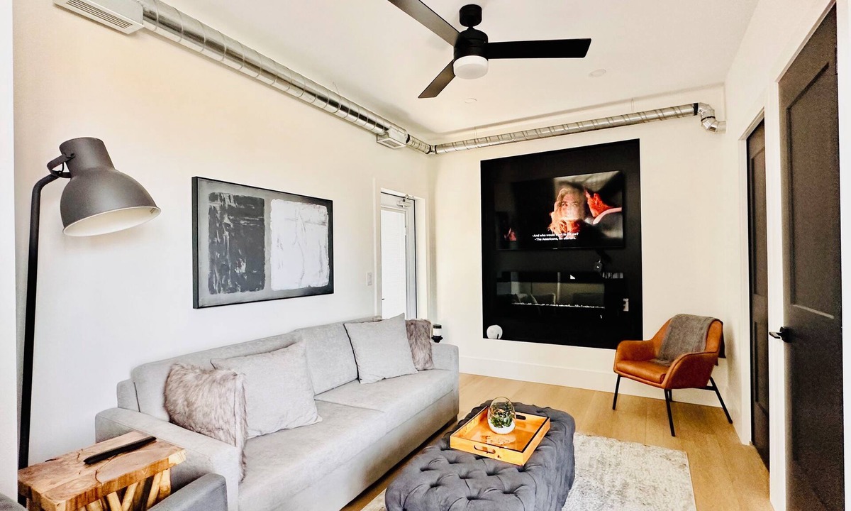 Virgil Bed & Breakfast | Elegant King Suite with Private Balcony & Bath in Niagara-on-the-Lake
