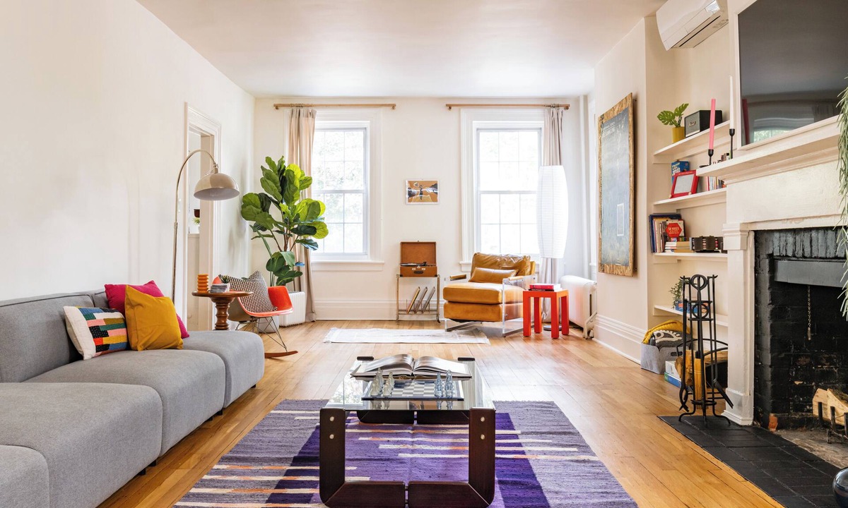 Kingston House | Elegant Kingston Townhouse - Walk to Hot Spots!