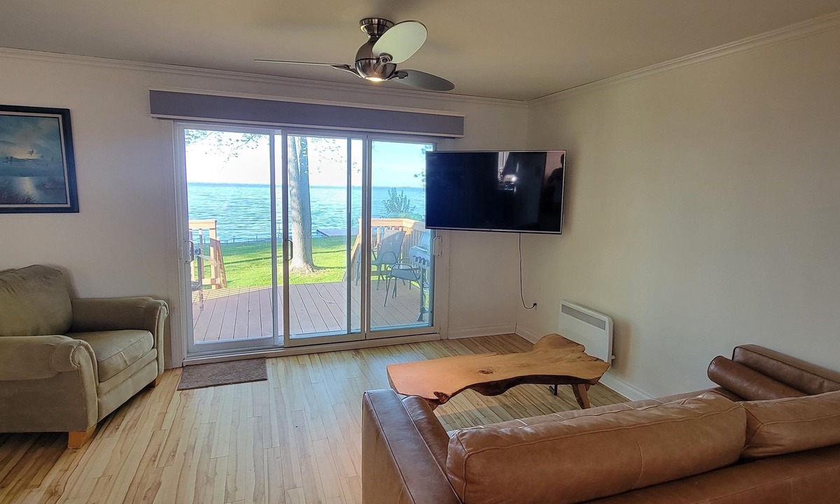 Garden Village Cottage | Elegant Sandy Lakefront Cottage with Paddle boat/Kayaks