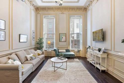 Center City West Apartment | Elegant Victorian Centre City 1 BR Apartment