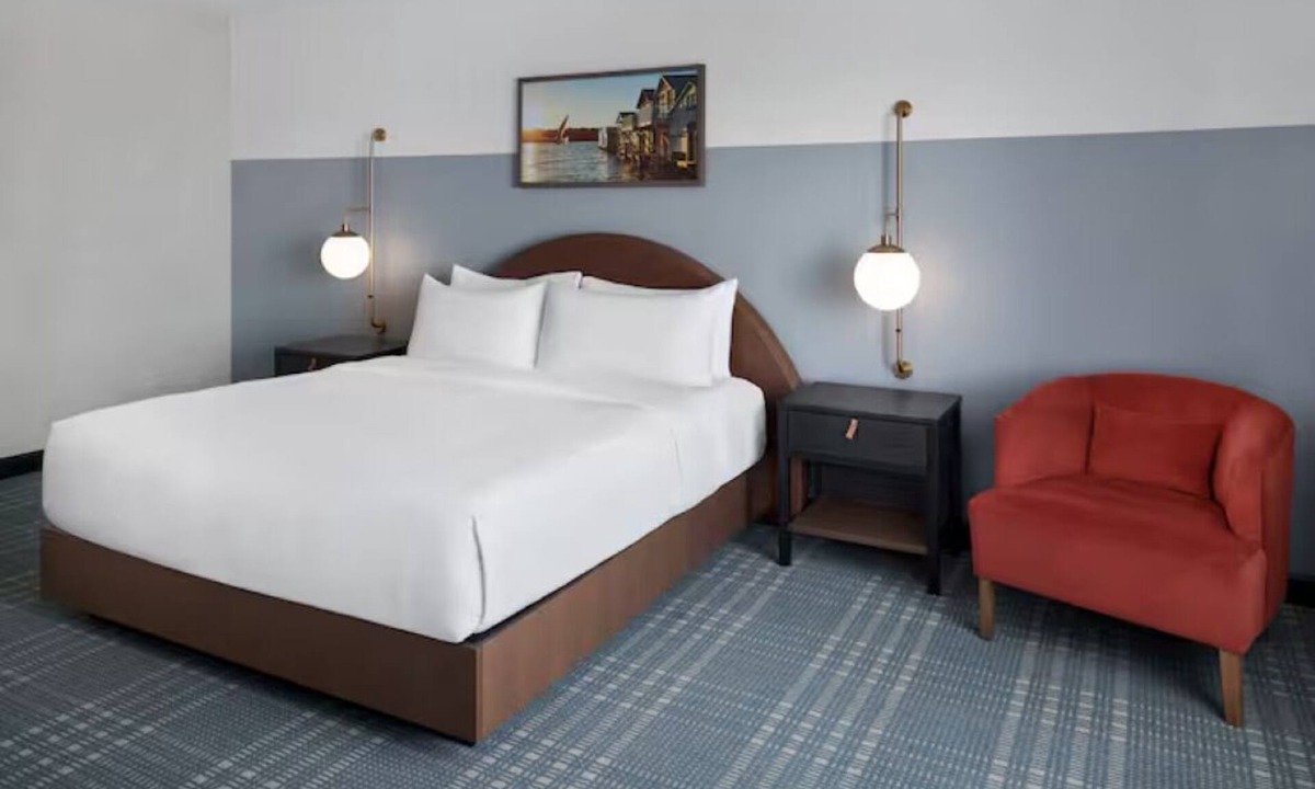Canandaigua Hotel | Elegant Waterfront Getaway Featuring Pool, Fitness Center, and Bar Access