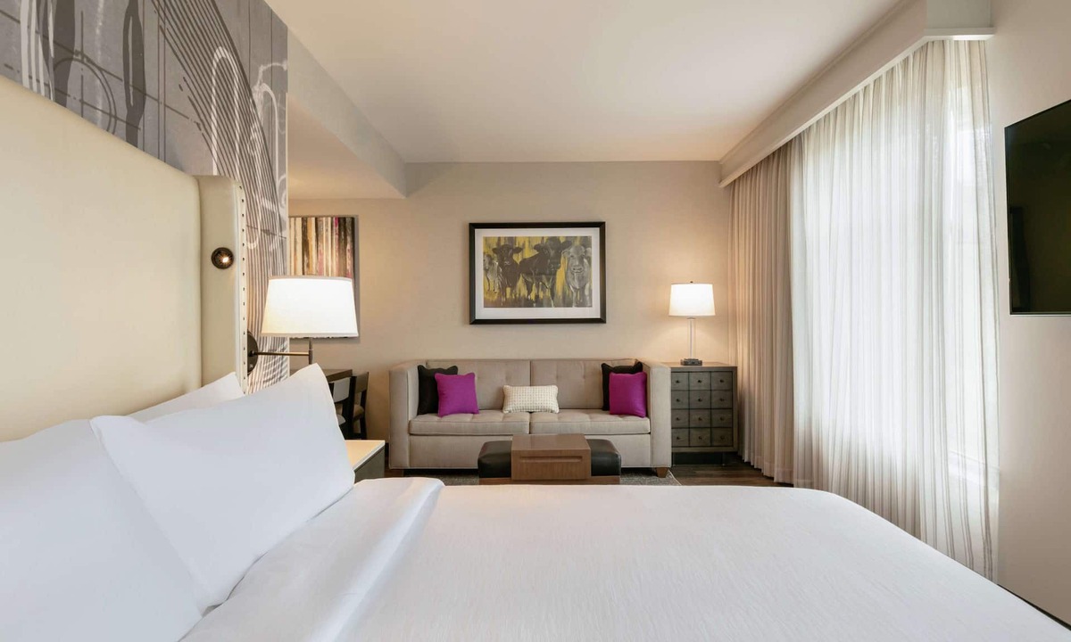 Berkeley Heights Hotel | Embassy Suites by Hilton Berkeley Heights