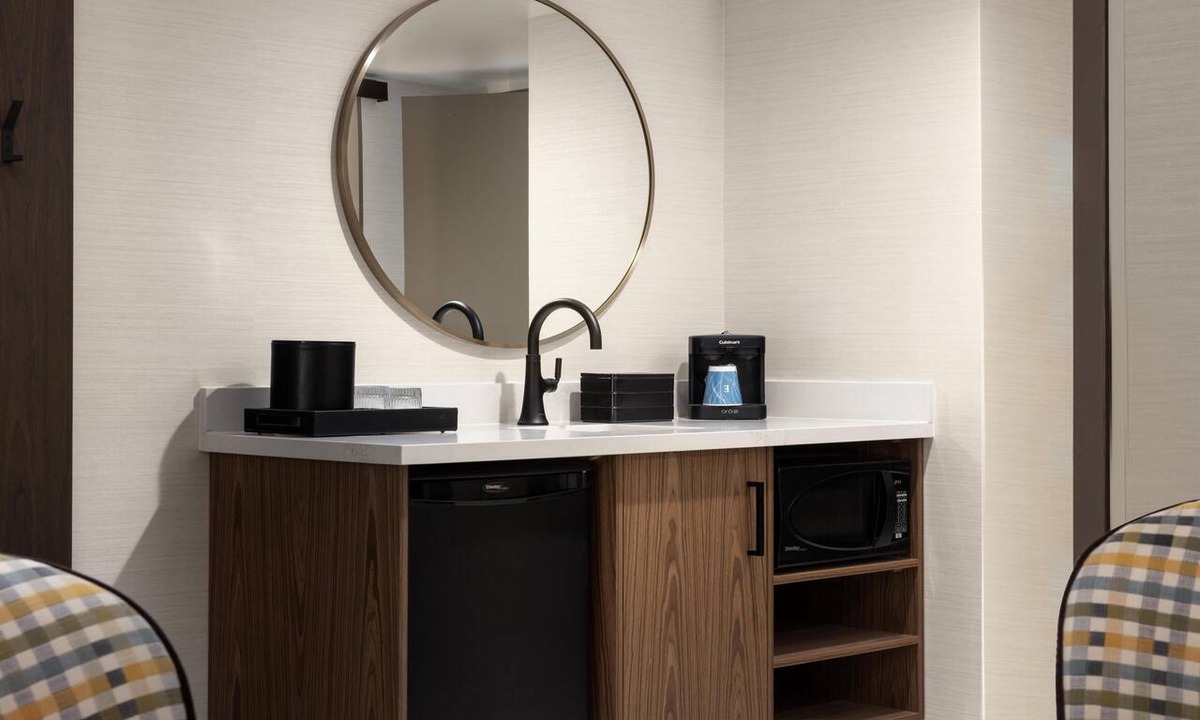 Blue Ash Hotel | Embassy Suites by Hilton Cincinnati Northeast Blue Ash