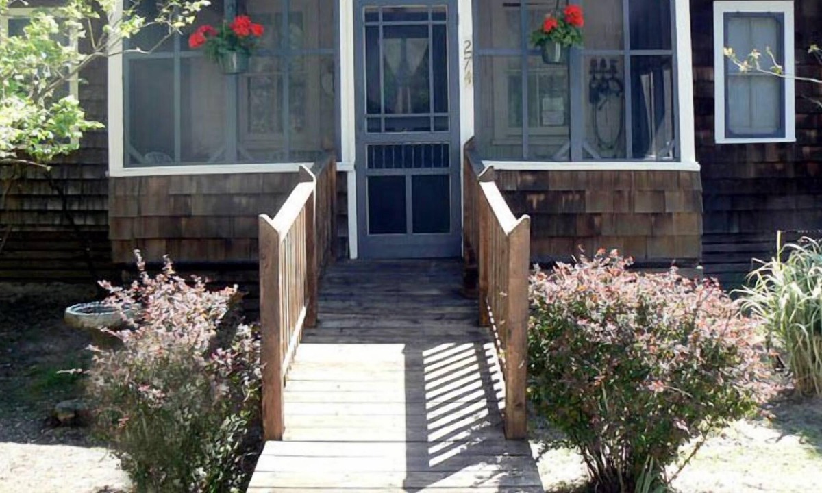 Ocean Beach Cottage | Enchanting 3 BR Home on a Beach Block - Now Booking for 2024 / Ocean Beach, NY