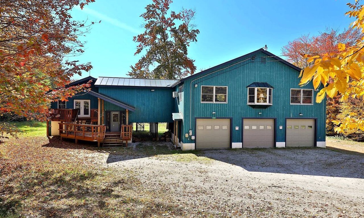 Killington Cabin | Enchanting Mountain Cabin Escape with Hot-Tub with Sensational Views of the Rolling Landscapes of Killington, Vermont