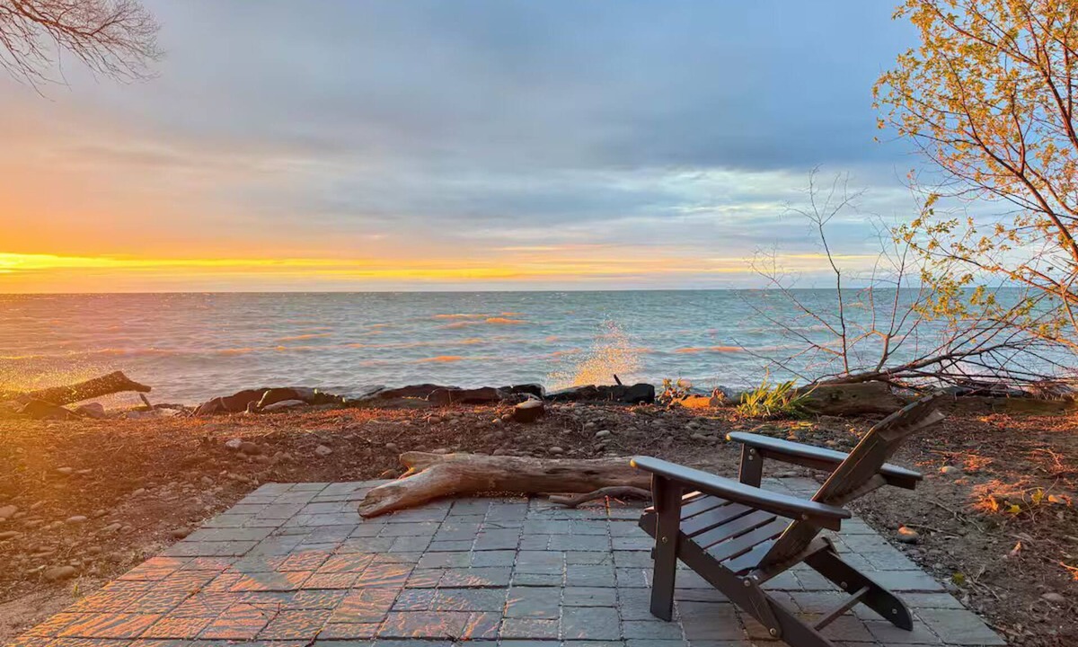 Youngstown House | Enjoy a relaxing stay with your friends and family