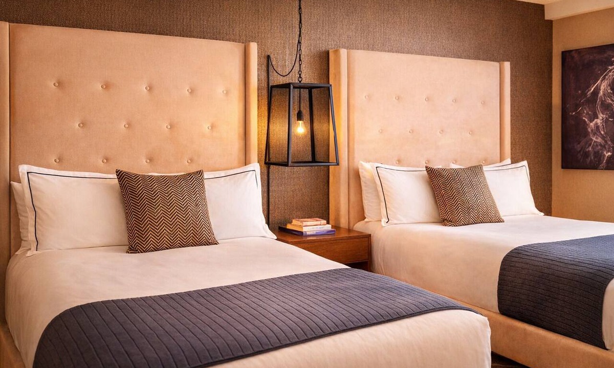 Bay Village Hotel | Enjoy Stunning Views at Revere Hotel w/Rooftop Bar in Downtown