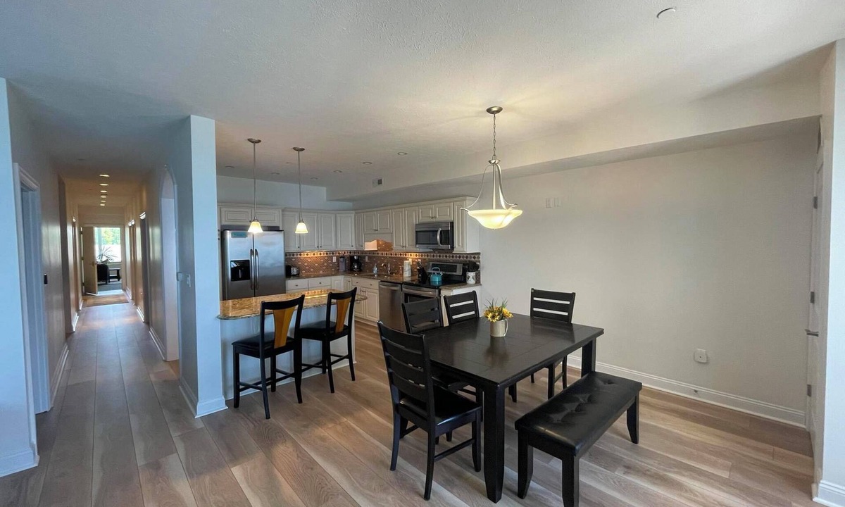Geneva-on-the-Lake Condo | Enjoy sunsets @ spacious 3br/2ba lakefront condo #306-perfect for families