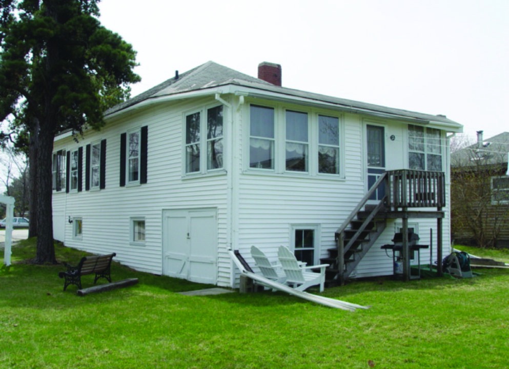 Pine Point House | Enjoy the cool ocean breeze at Bella Vista Cottage on Pine Point