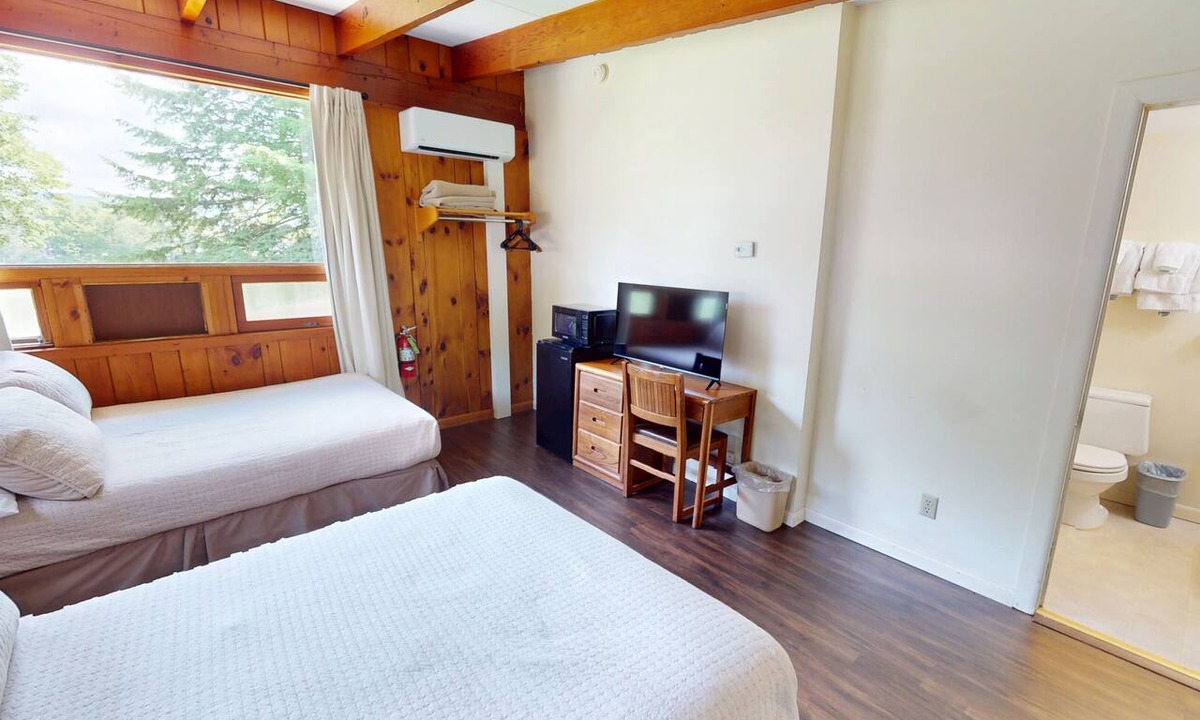 Hamilton Hotel | Enjoyable 1-bedroom hotel room in charming Hamilton - #307 Seneca