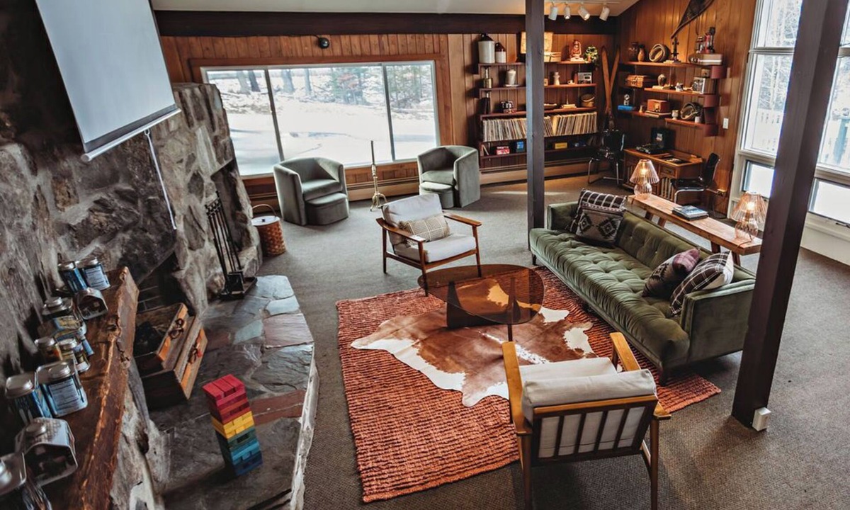 West Dover Hotel | Entire Hideaway Inn Buyout, 26 Rooms, Pool, Hot Tub, Sauna, Steps from Mt. Snow