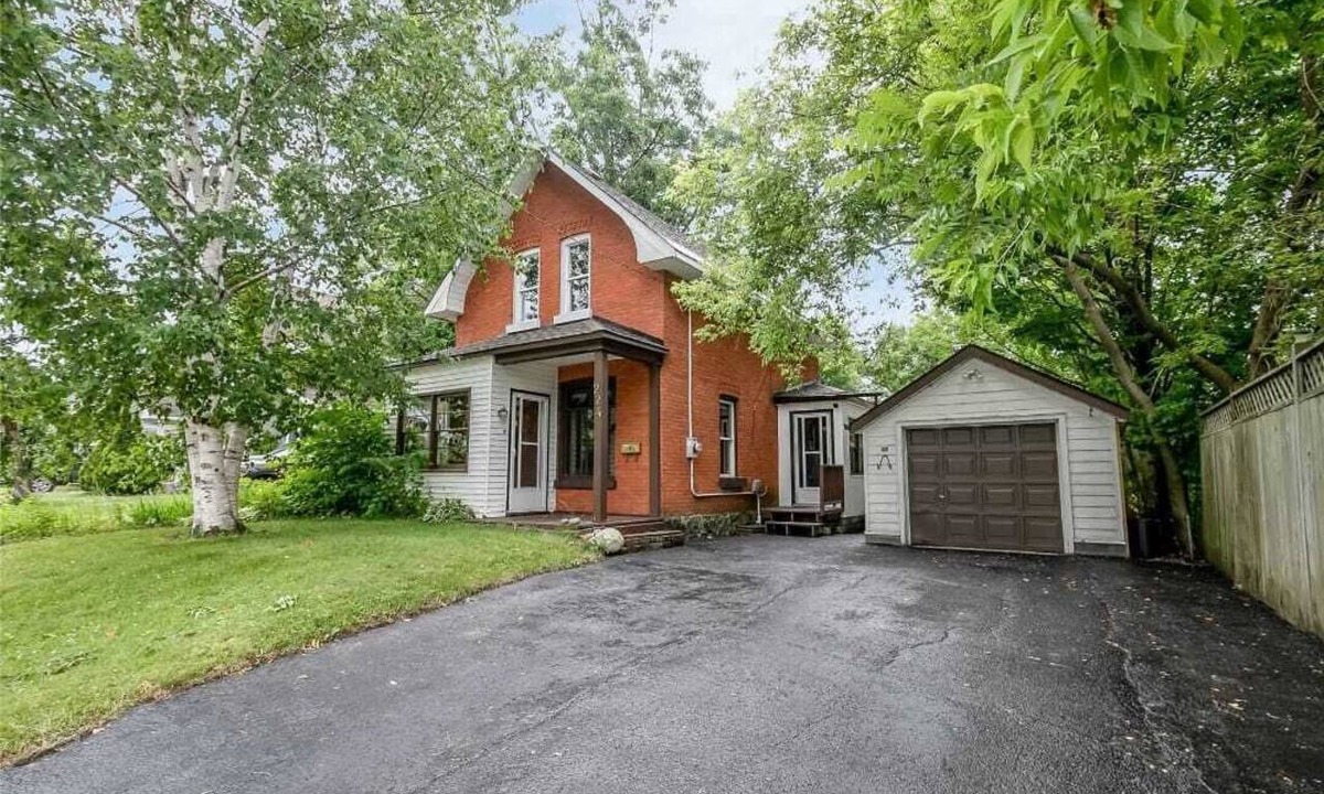 Midland House | Entire Home in Midland with seasonal Cottage Patio Suite