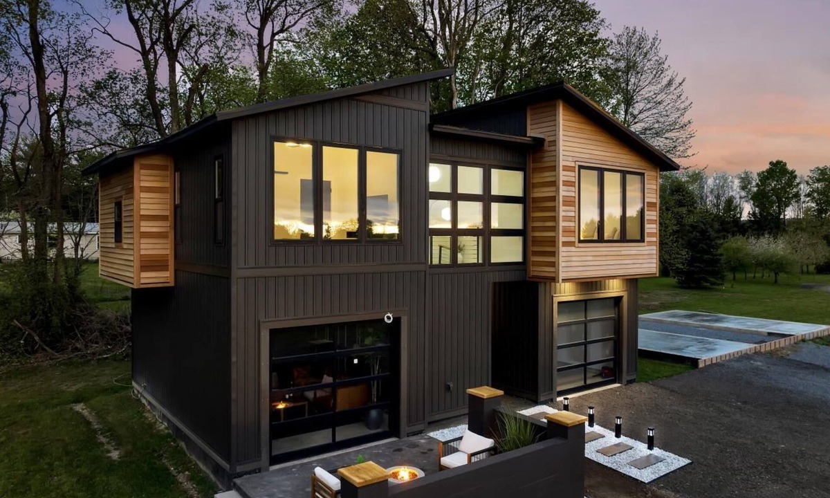 Tully House | Entire Luxury house, Firepit, EV Charger, beak&skiff, cider house, golfing