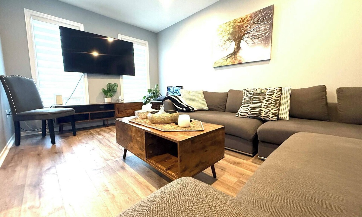 Vaughan House | Entire single house!