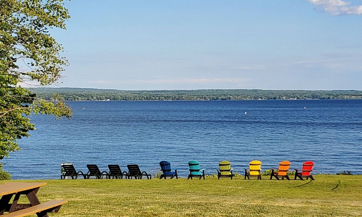 Mayfield House | Escape the Summer Heat. Direct Lakefront Retreat with private beach and dock
