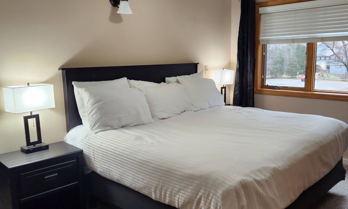 Bartlett Condo | Evergreen Summit-Near Story Land @ Attitash, pools, hot tubs near N. Conway,
