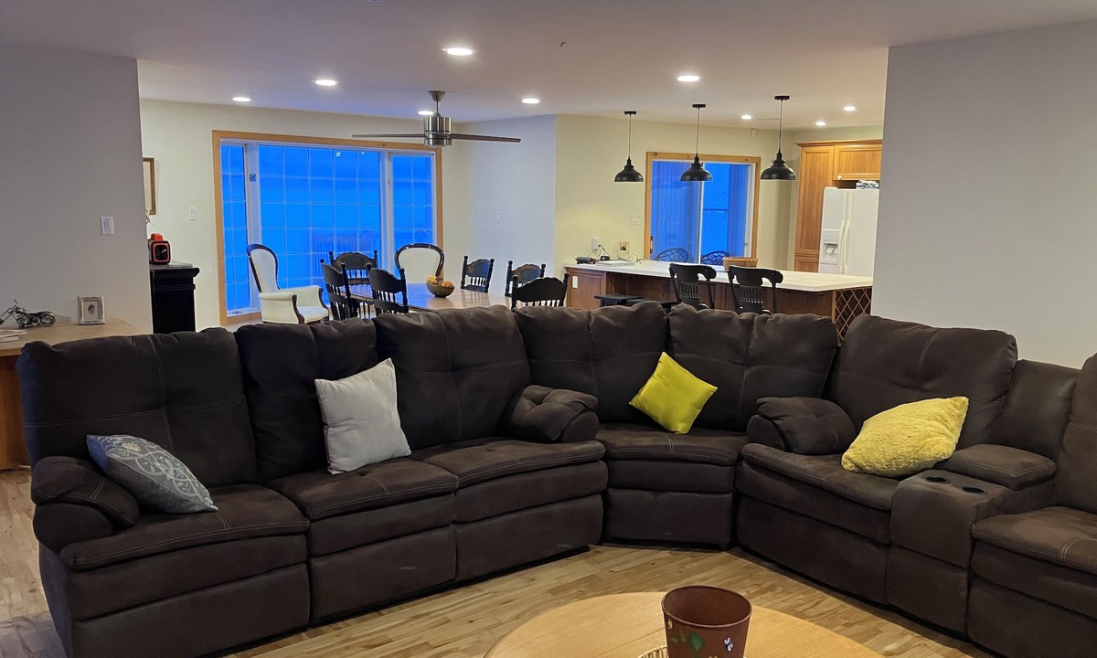 Champlain House | Excellent location for vacation or traveler On Ottawa River