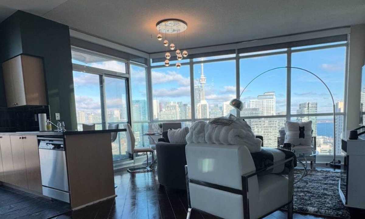 Niagara Condo | Excellent Toronto city views