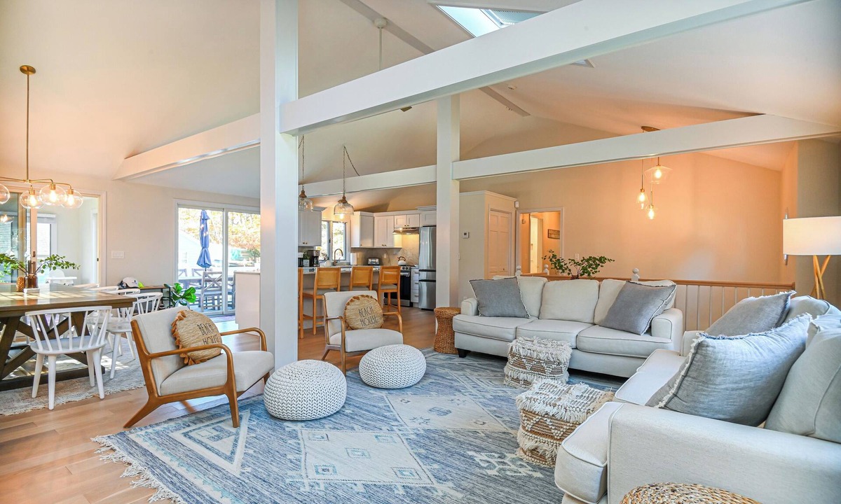 Wells House | Exceptional 6BR Coastal Retreat, 8-Minute Walk to Moody Beach