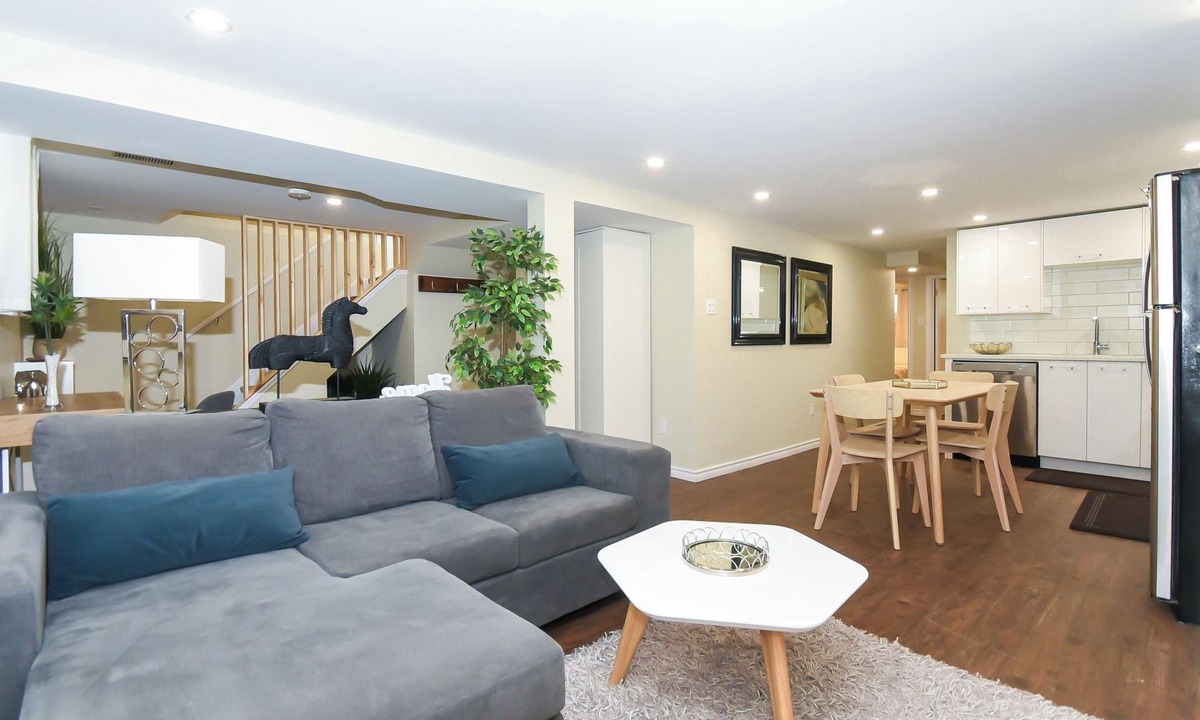 Ottawa Division Apartment | Executive Bsmt | 3 beds, 1 bath | Bsmt Apt | Sleeps 6