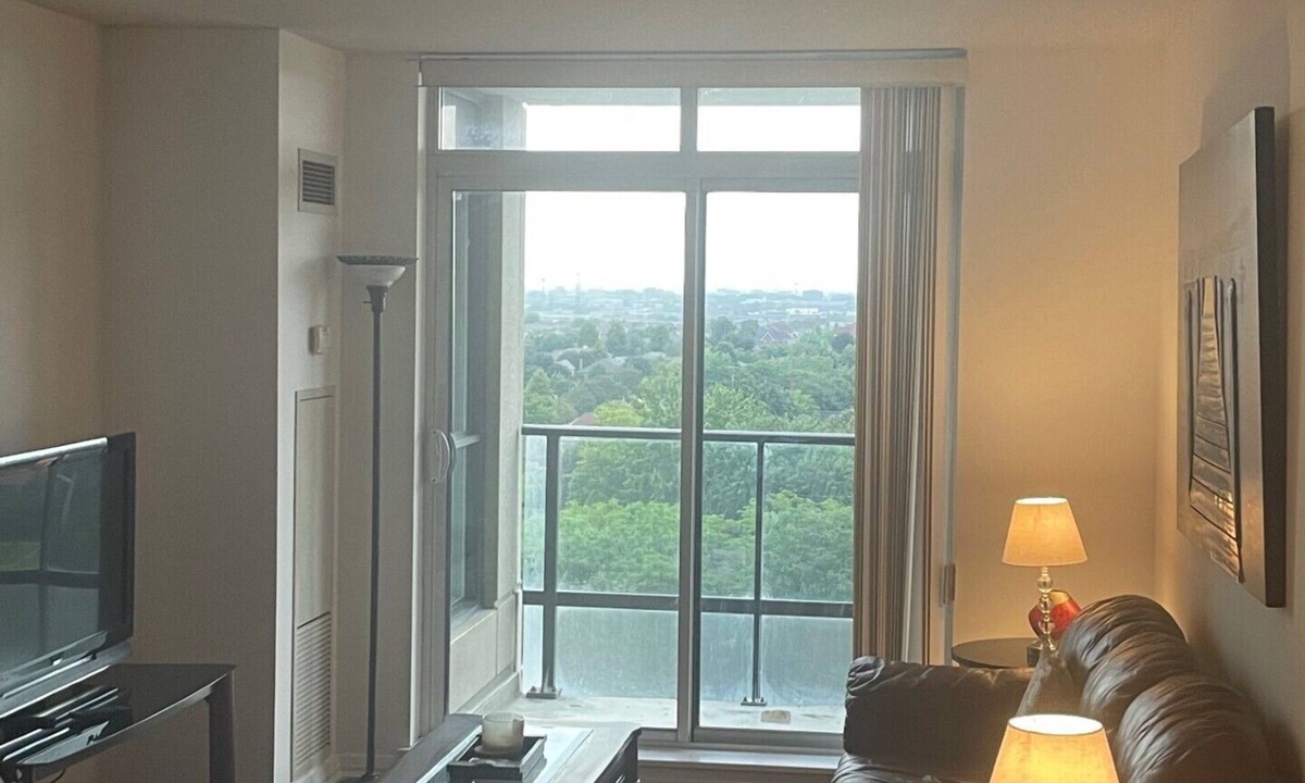 Hurontario Condo | EXECUTIVE CONDO, (FULLY FURNISHED) One bedroom plus den, located in Mississauga.