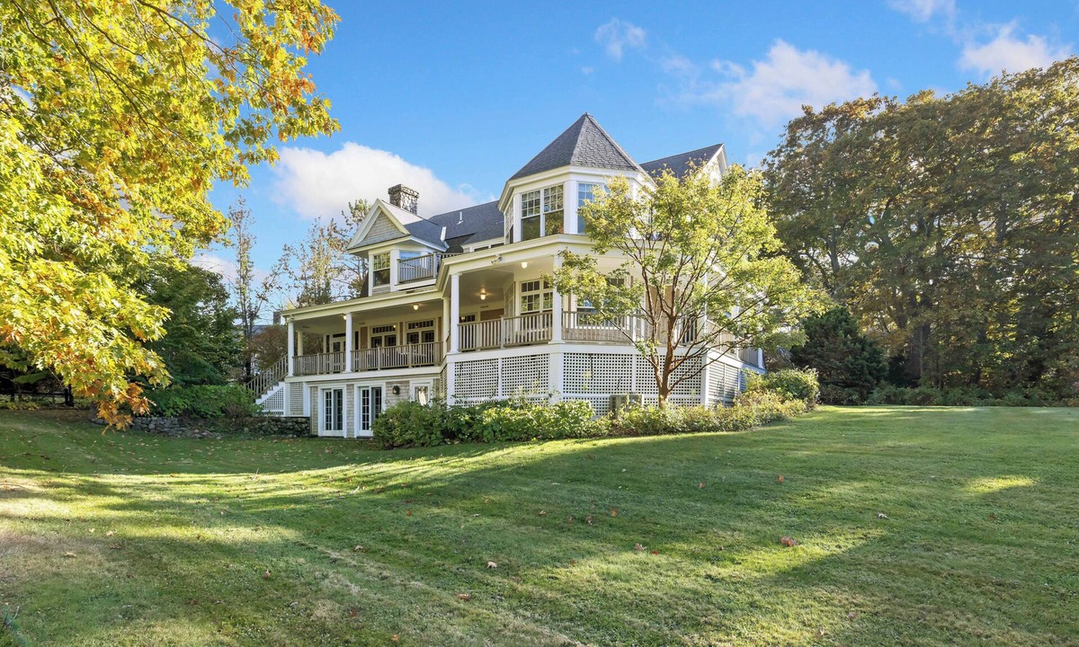 Kennebunk House | Expansive Coastal Family Retreat