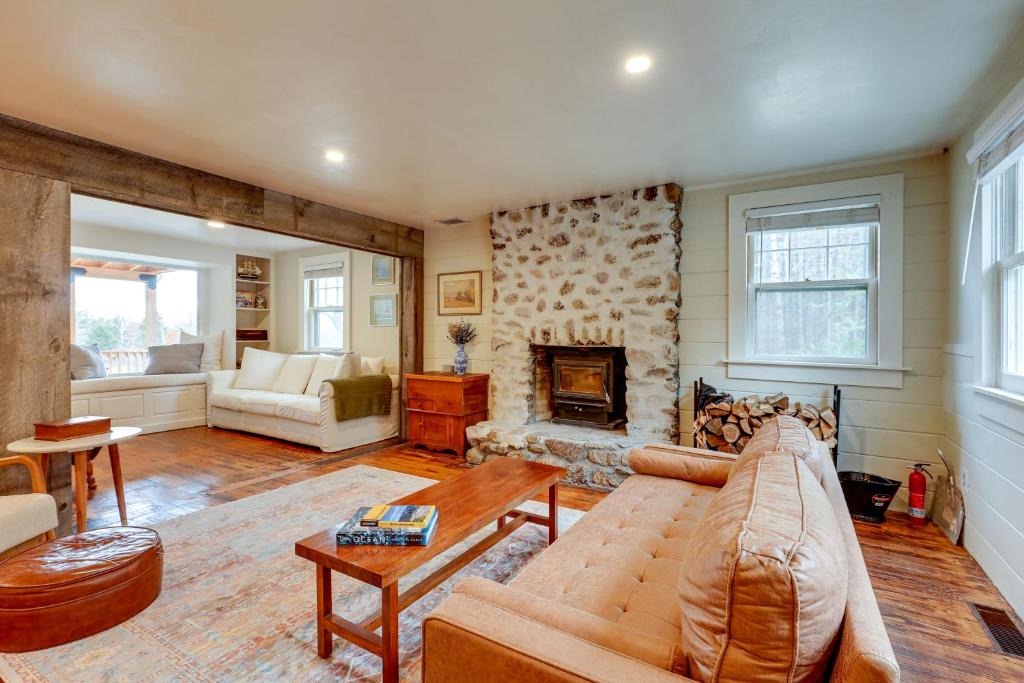 Elkins House | Expansive Wilmot Escape w/Deck Near Skiing!