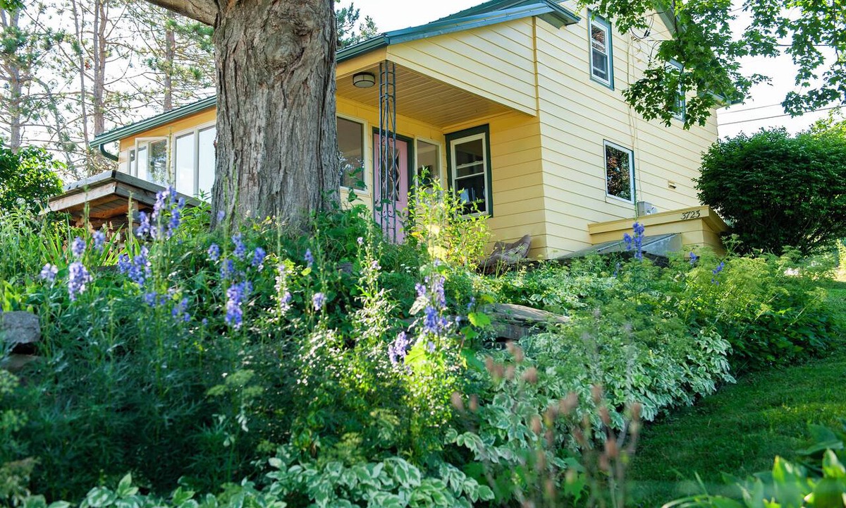 Jefferson House | Experience a Bespoke Farmhouse with Private Trails